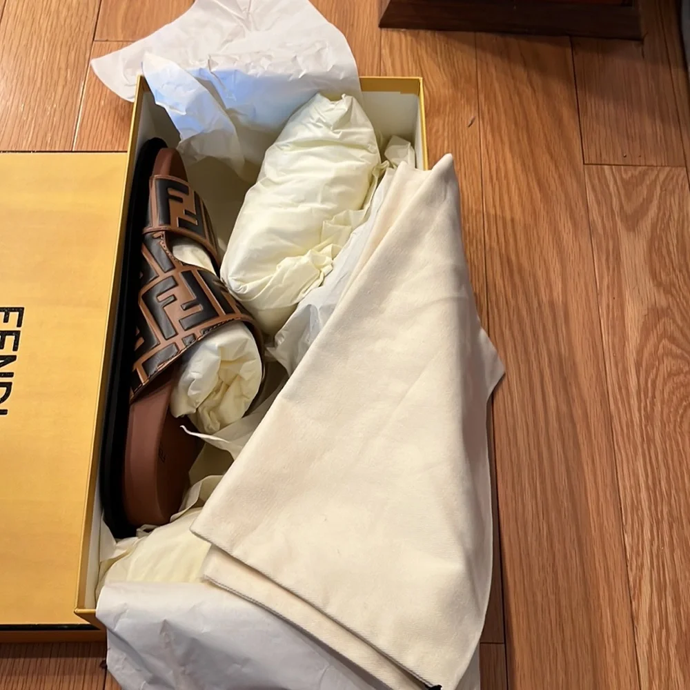 Sold out everywhere Fendi Sandolo Vogel Slides - Picture 4 of 7